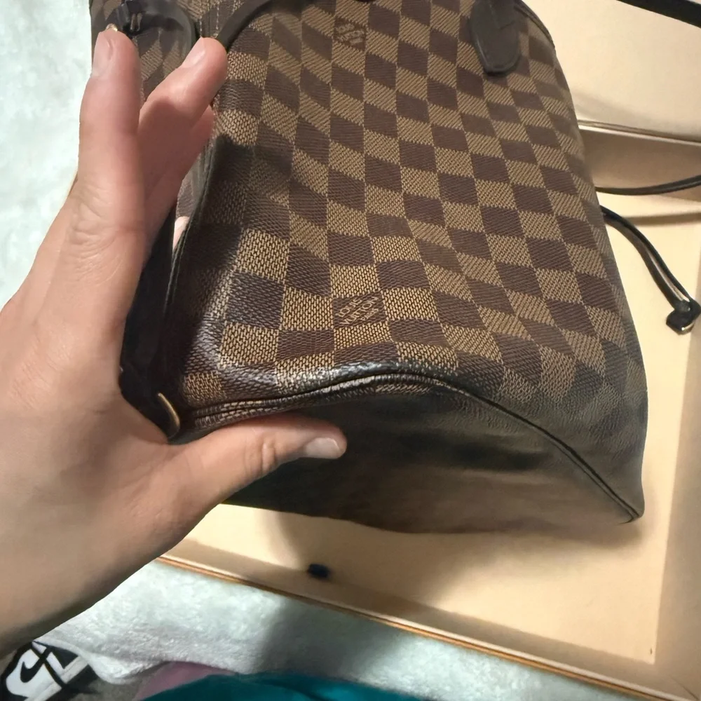Louis Vuitton Neverfull MM Damier Ebene Cherry Interior - Picture 4 of 15